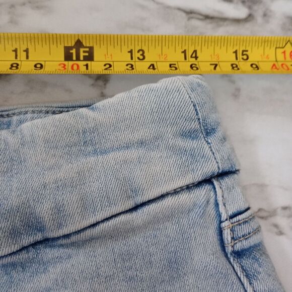 Chicos Slim Leg Light Blue Bermuda Shorts Size 4 - Picture 5 of 6